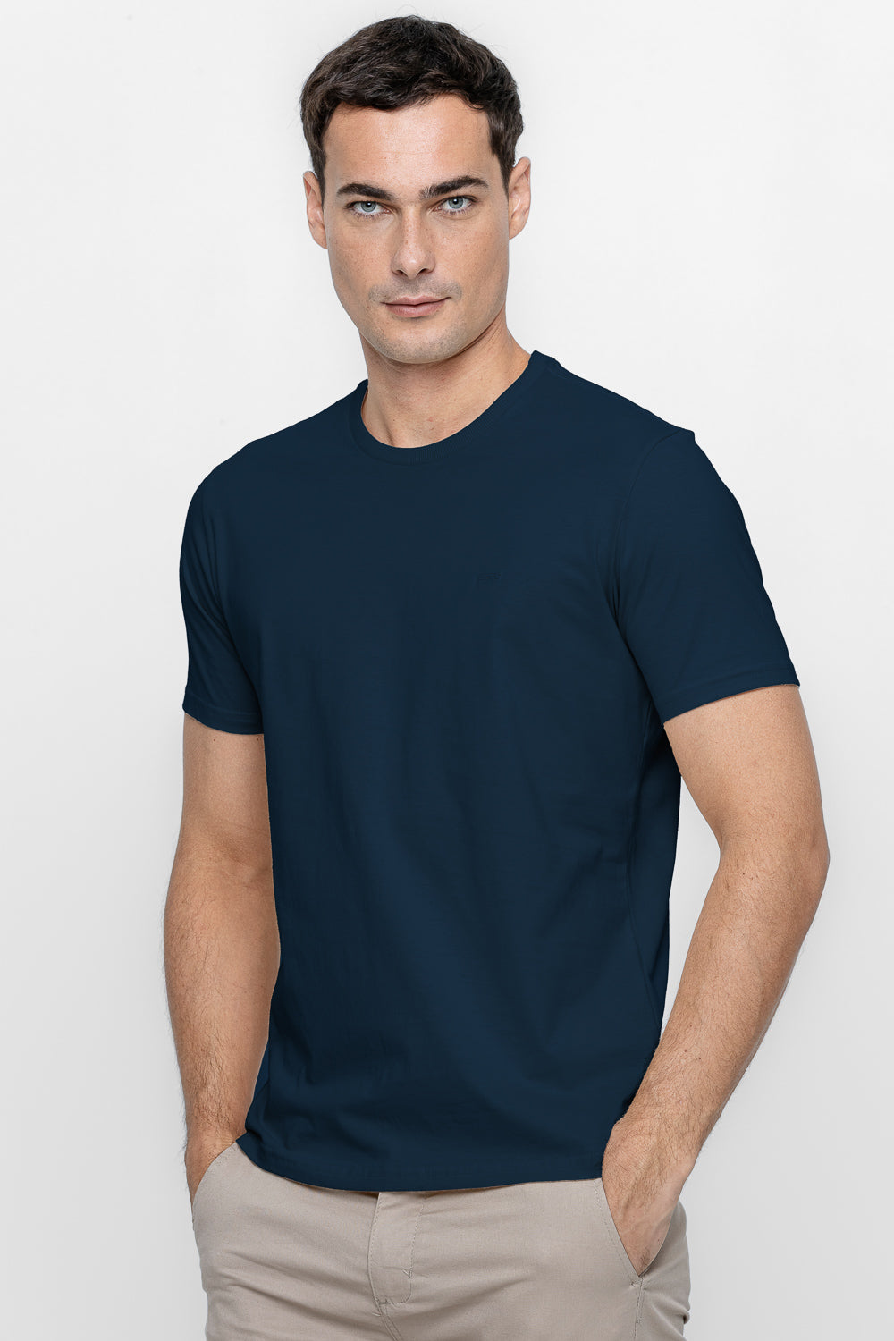 CAMISETA BASICA BORDADO MARINHO