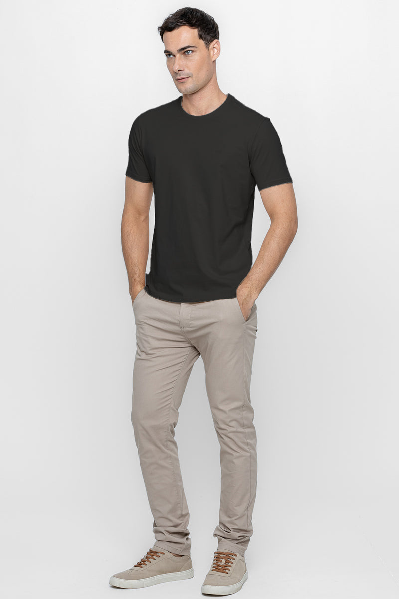CAMISETA BÁSICA BORDADO - PRETO