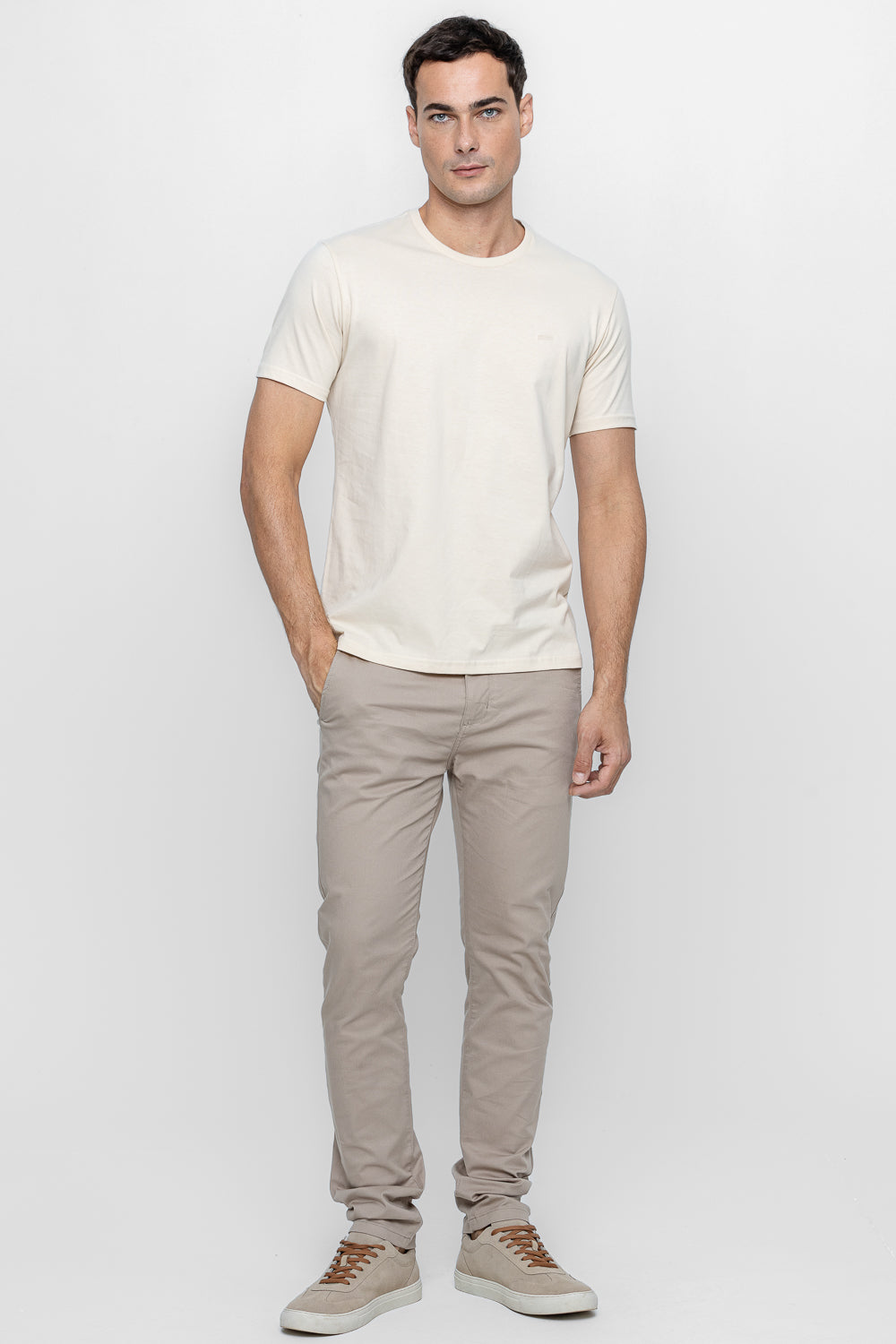 CAMISETA BÁSICA BORDADO - AREIA