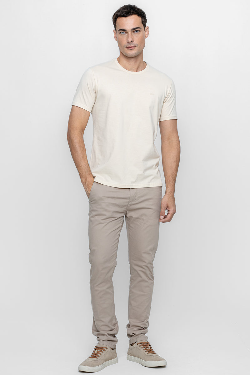 CAMISETA BÁSICA BORDADO - AREIA